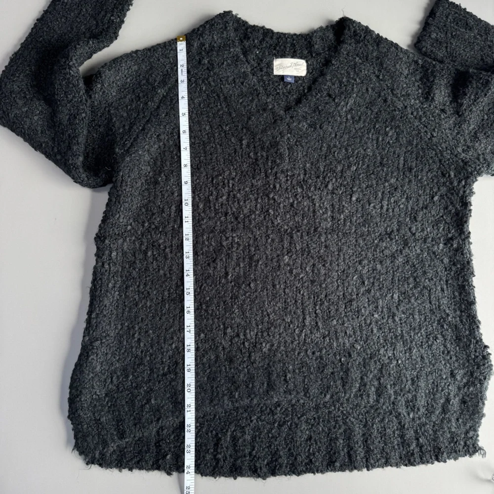 Universal Thread Fuzzy Boucle V Neck Sweater‎ Black S High Low Casual Cozy